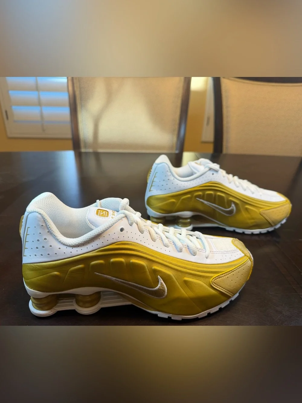 New Nike Shox R4 White Gold Sneaker Shoes Size US 6